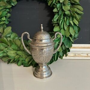 Elegant Aluminum Cup with Lid